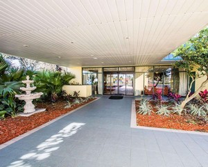 Hotel QUALITY INN CONFERENCE CENTER