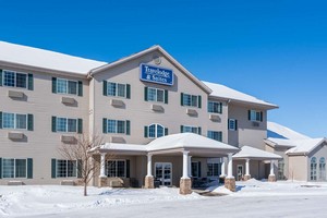 Hotel TRAVELODGE & SUITES BY WYNDHAM, FARGO/MOORHEAD