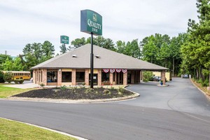 Hotel QUALITY INN STOCKBRIDGE SOUTH
