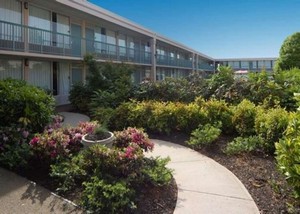 Hotel QUALITY INN & SUITES CONFERENCE CENTER