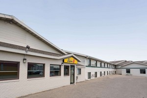 Hotel SUPER 8 FARGO/I-29/WEST ACRES MALL