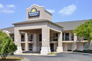 Hotel DAYS INN AND SUITES FORT VALLEY