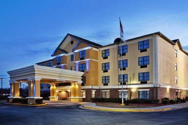 Hotel HOLIDAY INN EXPRESS & SUITES BYRON