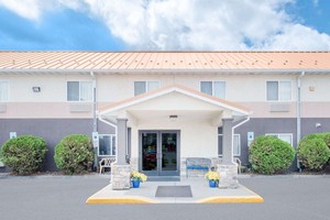 Hotel DAYS INN & SUITES FARGO 19TH AVE/AIRPORT DOME