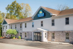 Hotel DAYS INN & SUITES SELLERSBURG