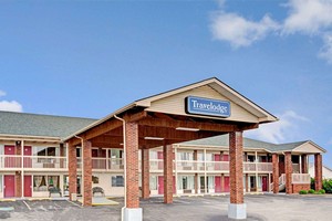 Hotel TRAVELODGE BY WYNDHAM, SELLERSBURG