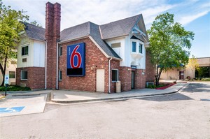Hotel MOTEL 6 CHICAGO NORTH CENTRAL-ARLIN