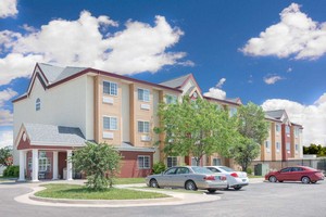 Hotel DAYS INN & SUITES HUTCHINSON