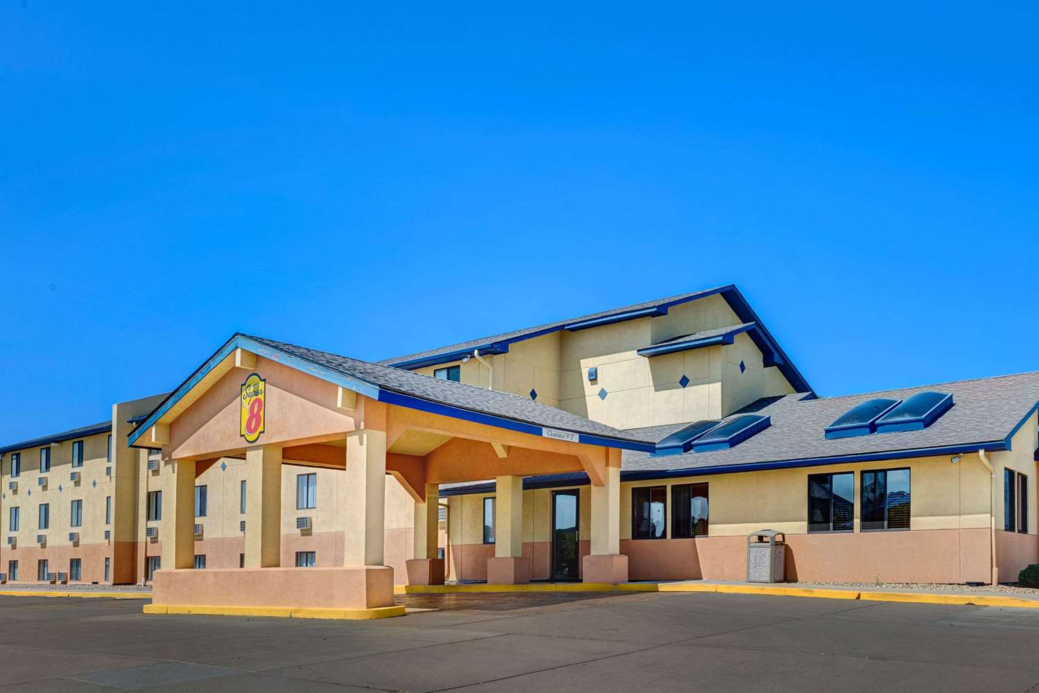 Hotel SUPER 8 BY WYNDHAM HUTCHINSON