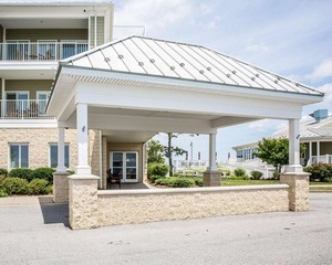 Hotel ISLAND INN & SUITES, AN ASCEND HOTEL COLLECTION MEMBER