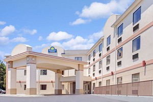 Hotel DAYS INN & SUITES LAUREL NEAR FORT MEADE