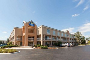 Hotel DAYS INN & SUITES WARREN