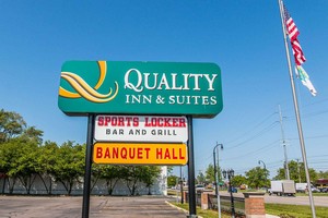 Hotel QUALITY INN & SUITES BANQUET CENTER