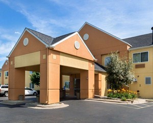 Hotel QUALITY INN LAKEVILLE