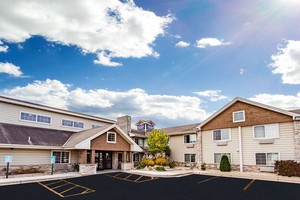 Hotel AMERICINN BY WYNDHAM HOTEL AND SUITES LONG LAKE