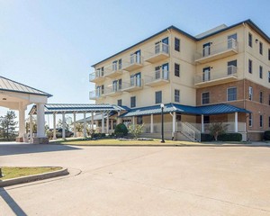 Hotel QUALITY INN TULSA-DOWNTOWN WEST