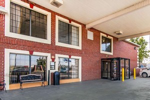 Hotel RODEWAY INN & SUITES EAST / I-44