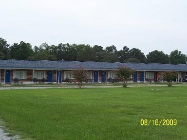 Hotel FOUR OAKS LODGING AND RV RESORT