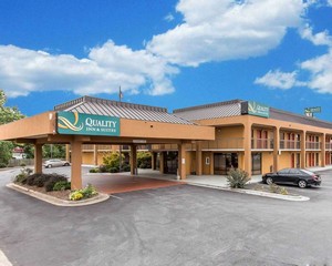 Hotel QUALITY INN & SUITES