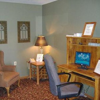 Hotel CAPRI INN & SUITES AMERICAN OWNED AND OPERATED