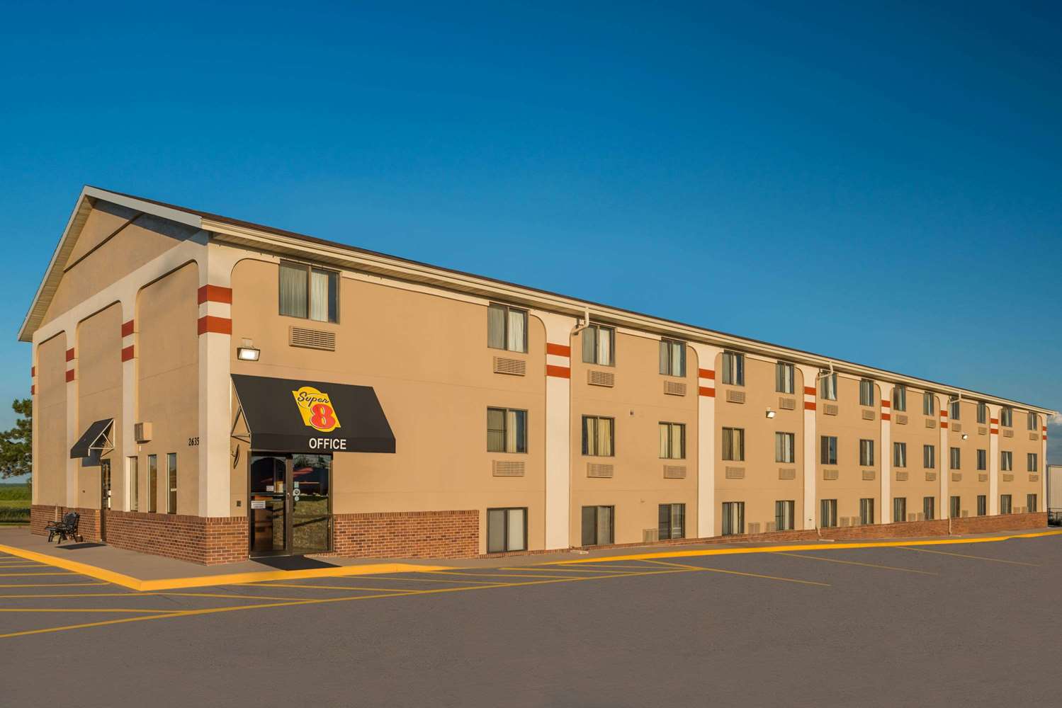 Hotel SUPER 8 LINCOLN WEST