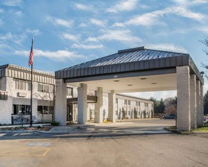 Hotel COMFORT INN JAMESTOWN - FALCONER