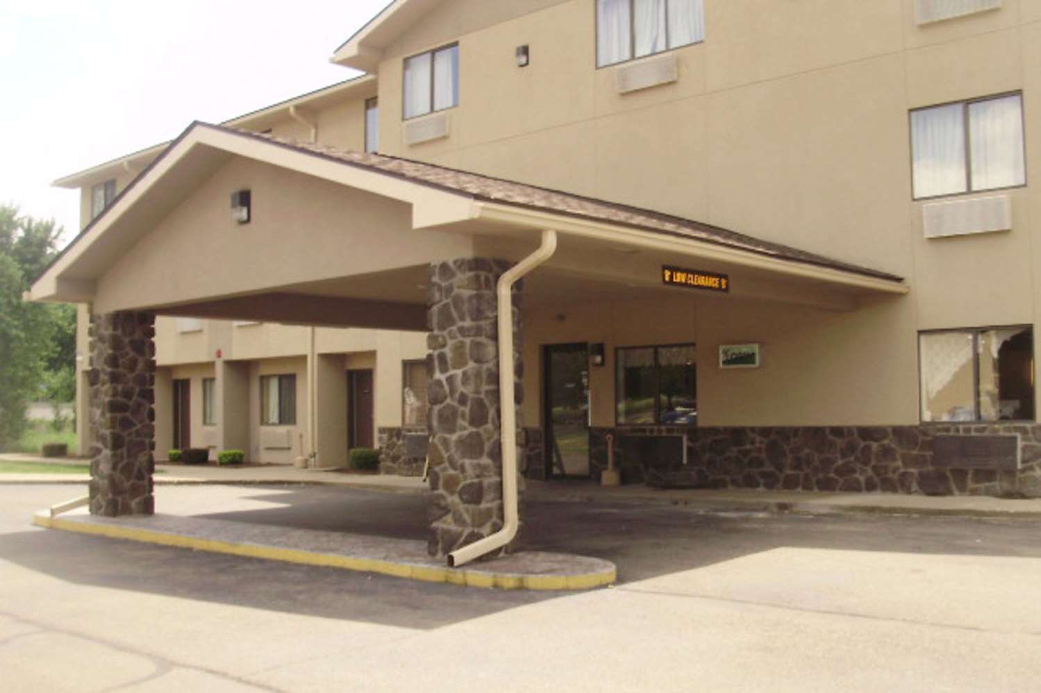 Hotel QUALITY INN & SUITES WARREN