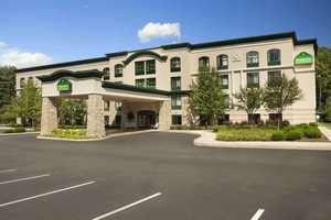 Hotel WINGATE BY WYNDHAM LAKE GEORGE