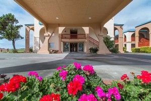 Hotel QUALITY INN & SUITES REDWOOD COAST