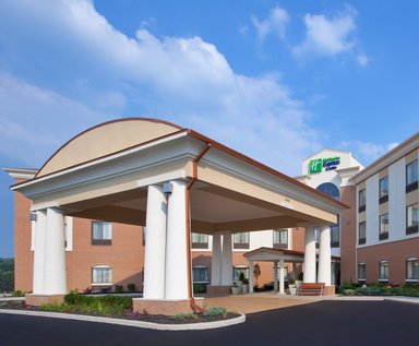 Hotel HOLIDAY INN EXPRESS & SUITES AKRON REGIONAL AIRPORT AREA