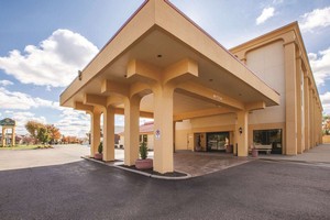 Hotel LA QUINTA INN & SUITES CANTON
