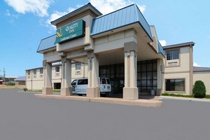 Hotel QUALITY INN & CONFERENCE CENTER