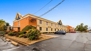 Hotel BEST WESTERN ADENA INN