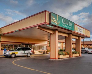 Hotel QUALITY INN AND SUITES AIRPORT