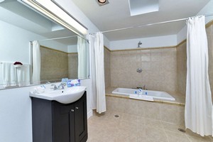 Hotel RODEWAY INN AND SUITES LINCOLN CITY