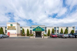 Hotel QUALITY INN AND SUITES