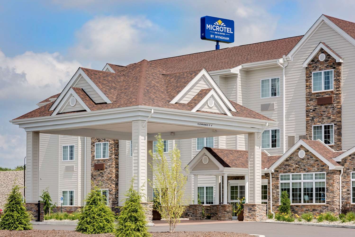 Hotel MICROTEL INN & SUITES BY WYNDHAM CLARION