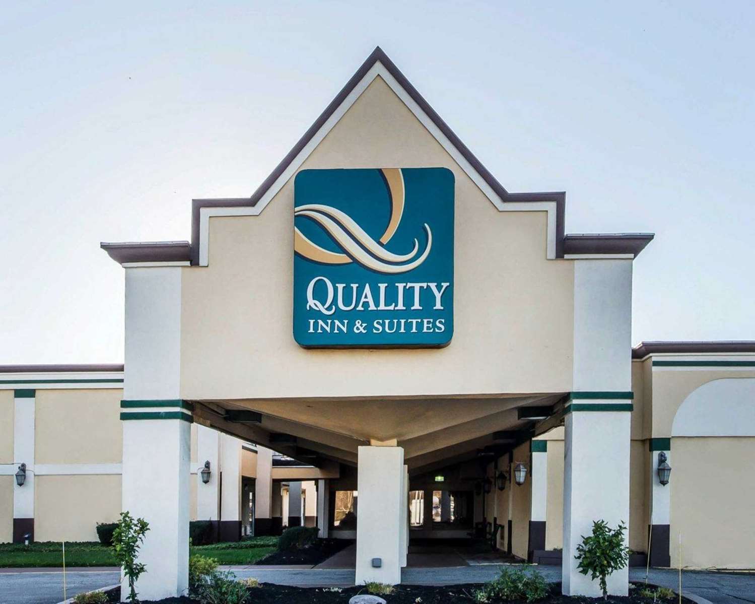 Hotel QUALITY INN & SUITES CONFERENCE CENTER