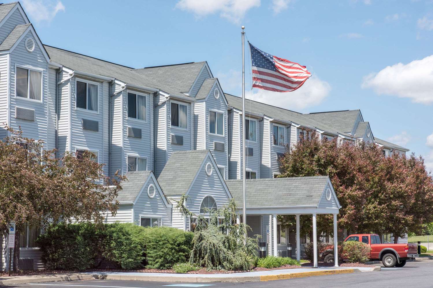 Hotel KNIGHTS INN & SUITES ALLENTOWN