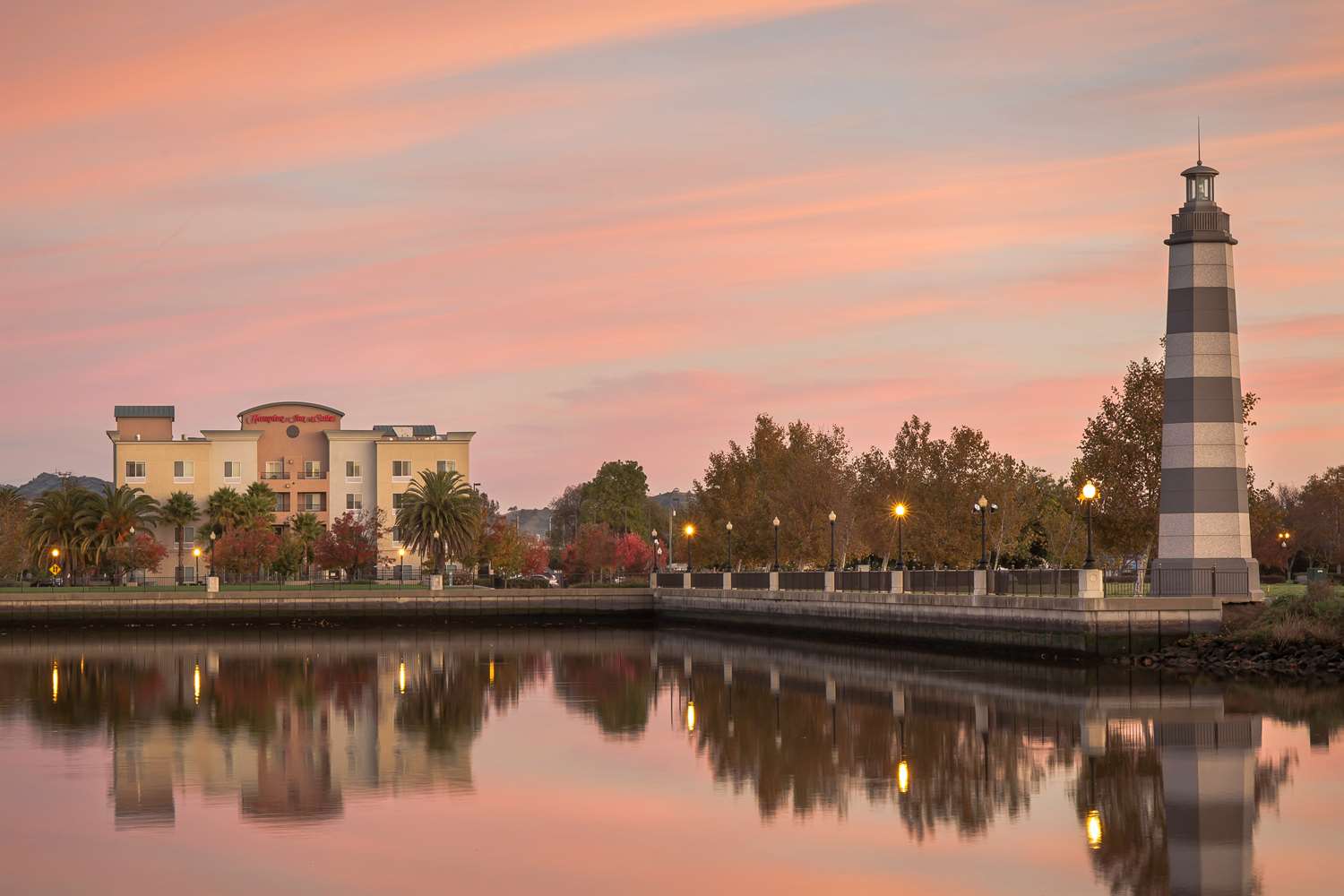 Hotel HAMPTON INN AND SUITES SUISUN CITY WATERFRONT