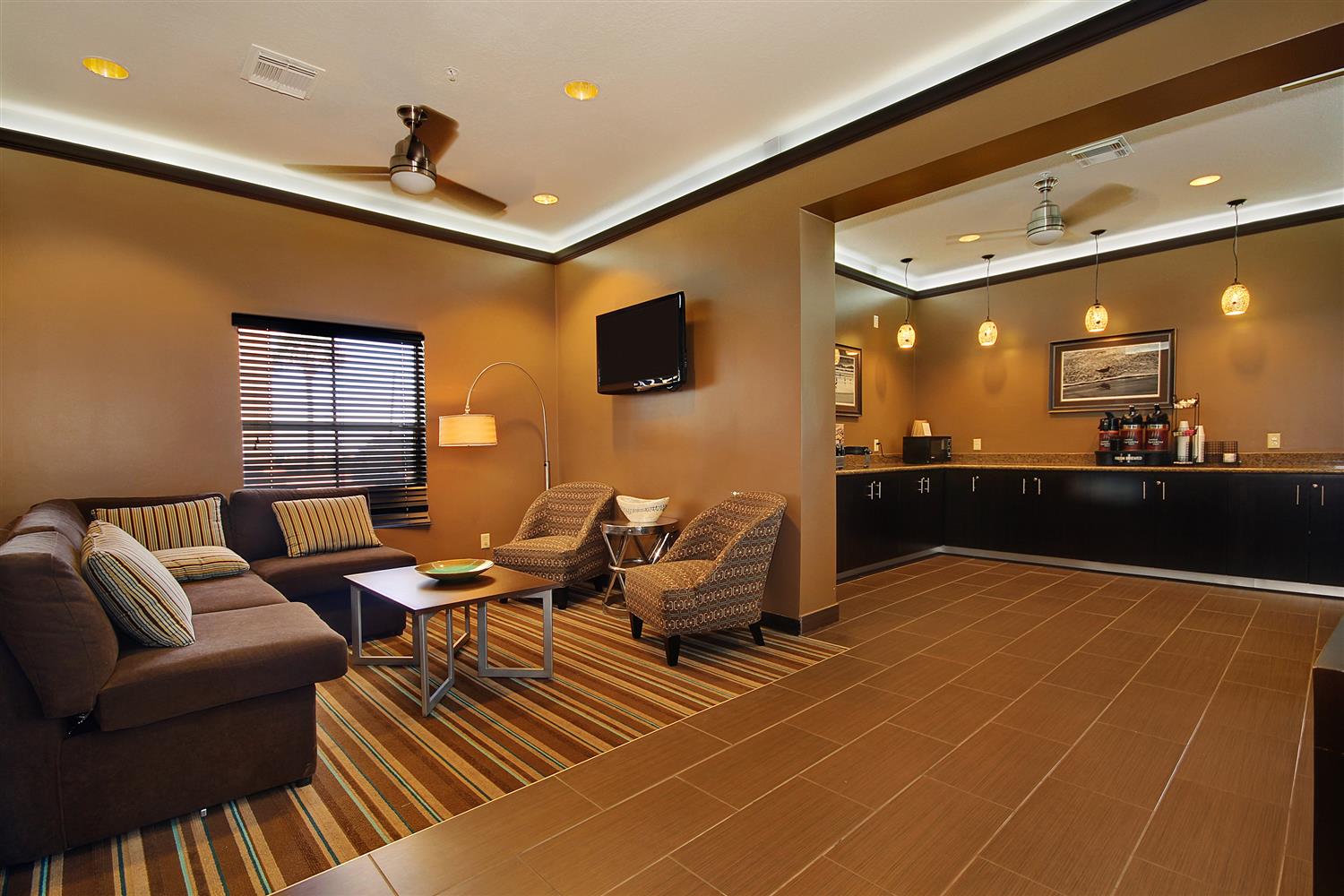 Hotel BEST WESTERN PLUS SEAWALL INN & SUITES BY THE BEACH