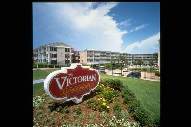 Hotel CLOSING TIME AT THE VICTORIAN