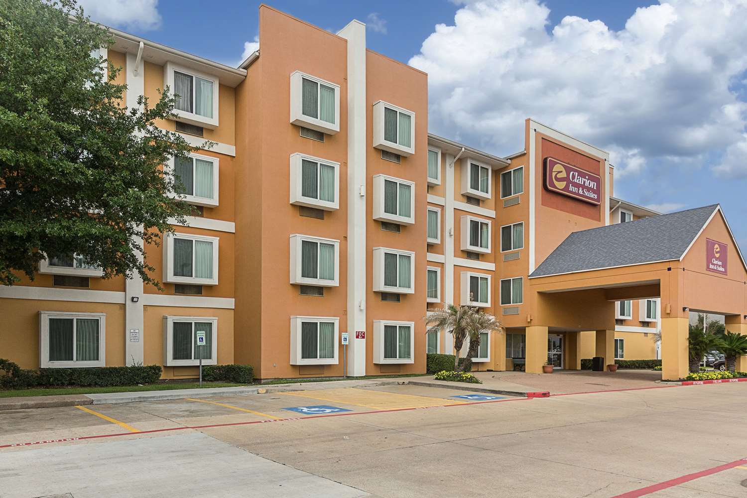 Hotel CLARION INN & SUITES WEST CHASE