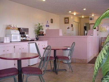 Hotel CAREFREE INN MADISONVILLE