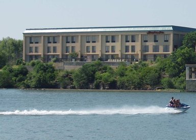 Hotel HAMPTON INN ON THE LAKE