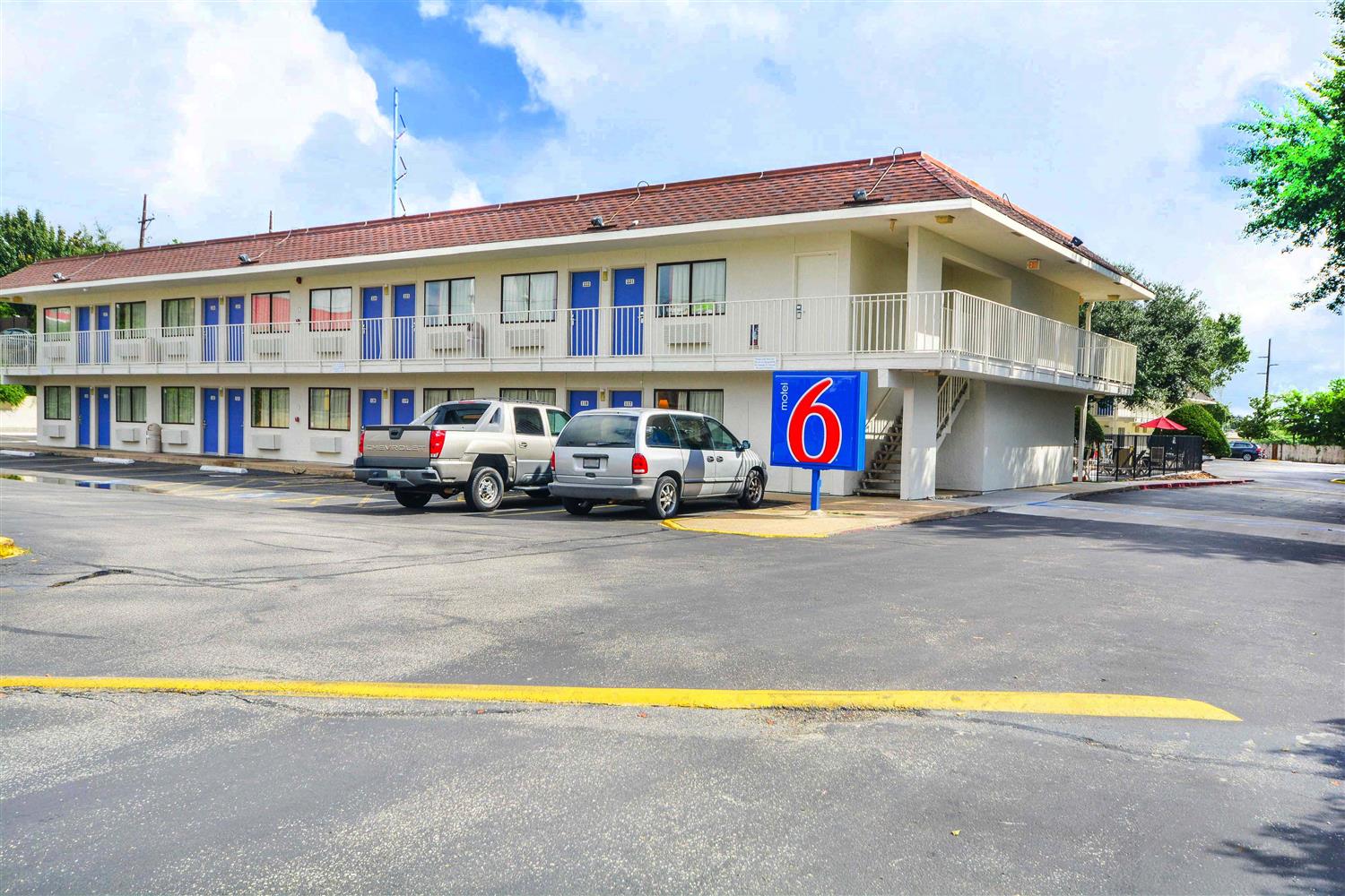 Hotel MOTEL 6 HUNTSVILLE TX