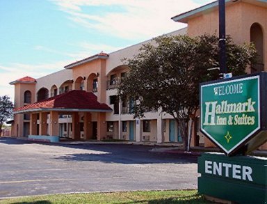 Hotel HALLMARK INN AND SUITES
