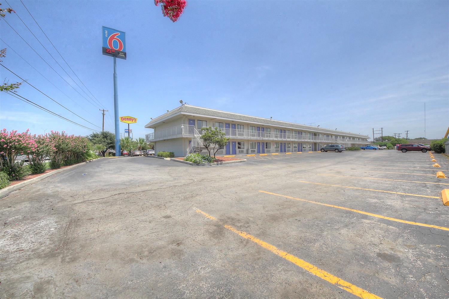 Hotel MOTEL 6 SAN ANTONIO-SAM HOUSTON