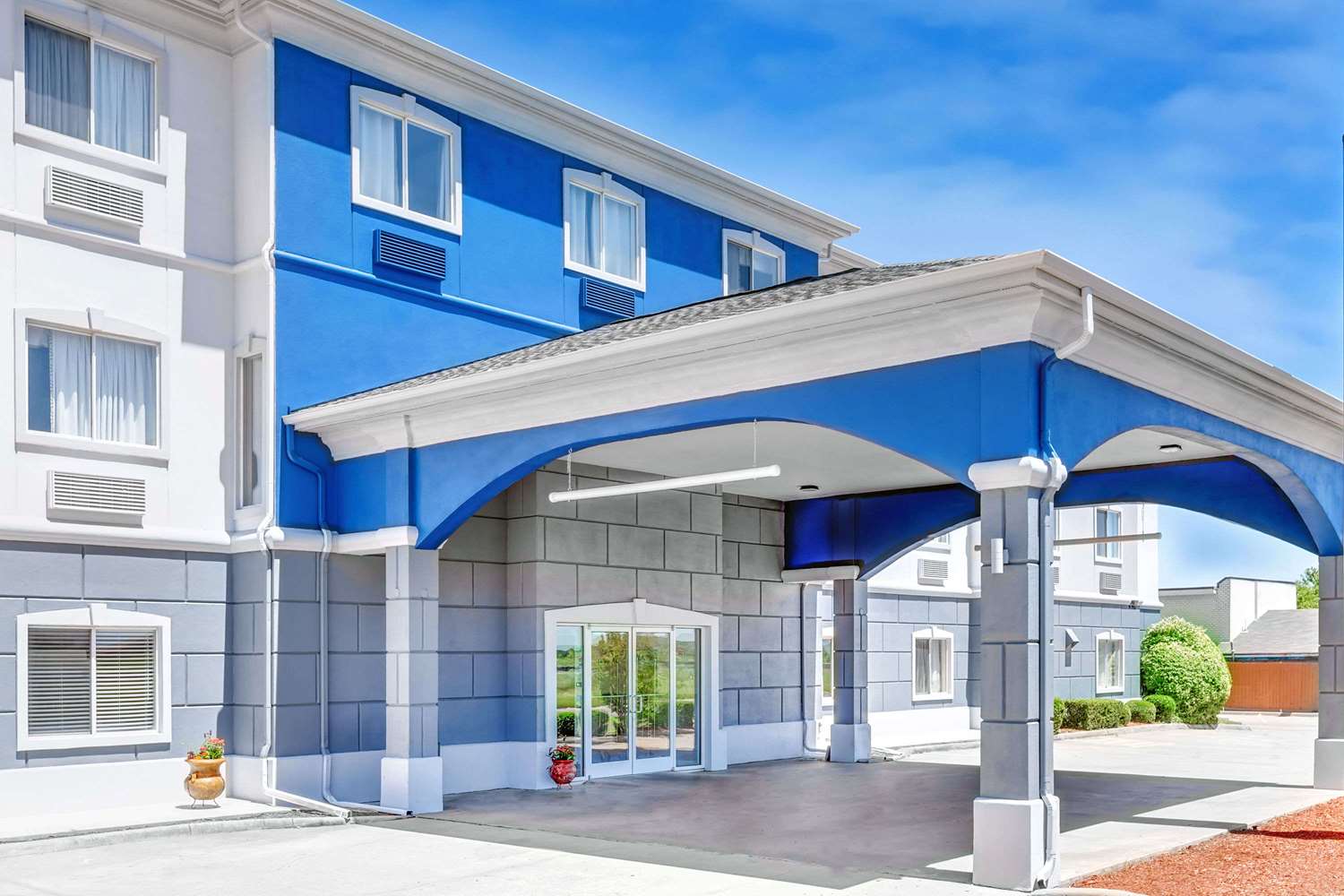 Hotel DAYS INN AND SUITES SULPHUR SPRINGS
