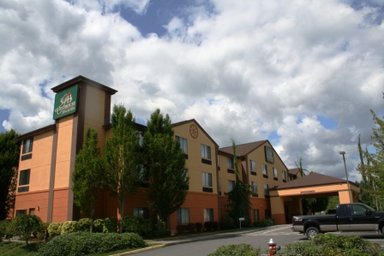 Hotel EVERGREEN INN AND SUITES